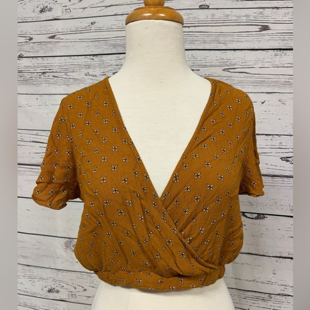 Patrons of Peace V-Neck Back Tie Shirt Size Medium